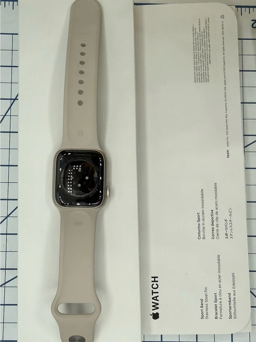 Apple Watch Starlight Series 9 41 mm with Starlight Sport Band and extra Band